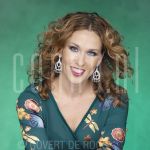 25-11-2004 Claudia Straatman at studio Amsterdam
by order of Beaumonde 

[keywords]Smiling, Eyecontact, Half Length, Posed, Journalist[/keywords]